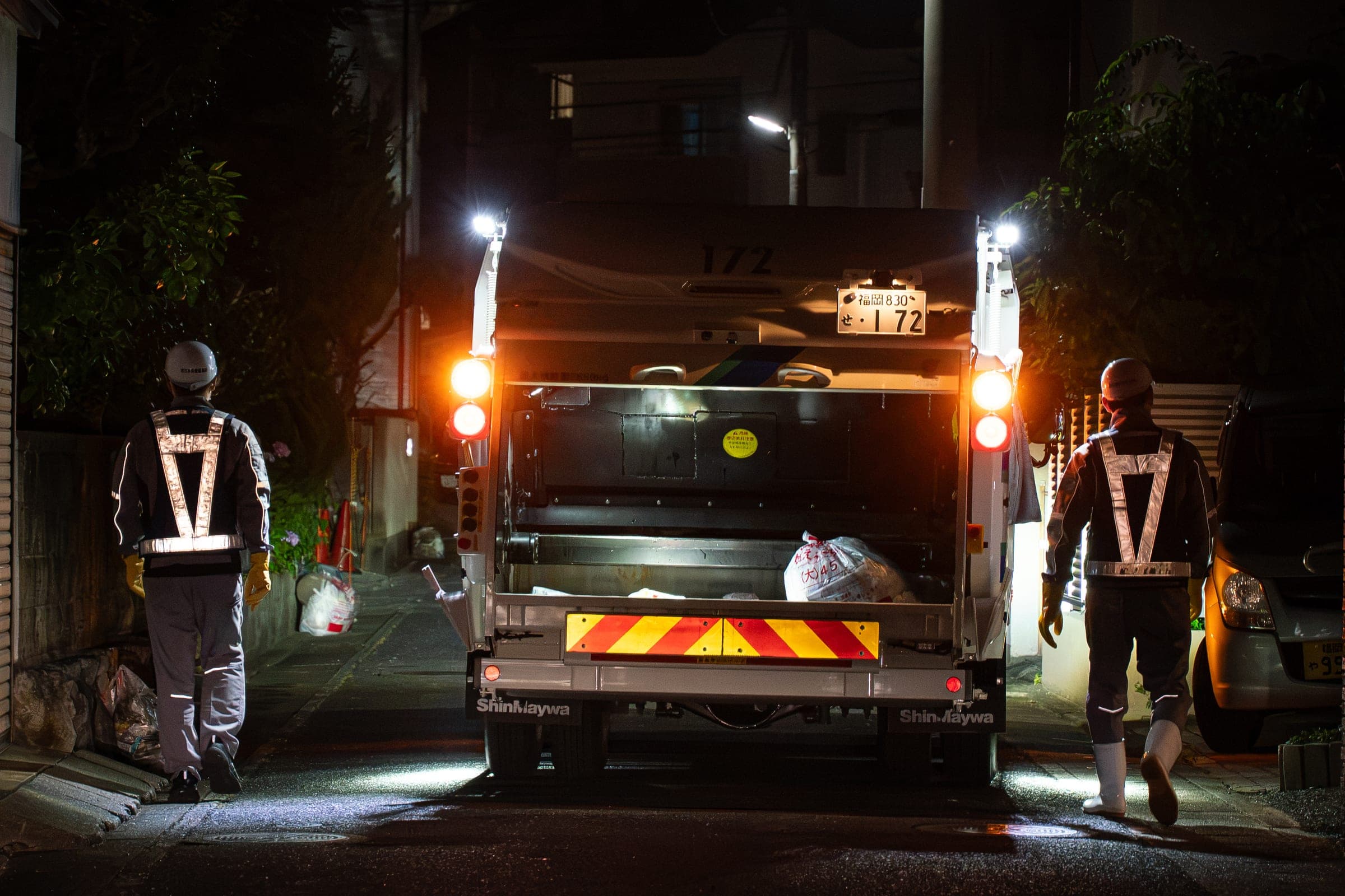 夜間戸別収集の様子